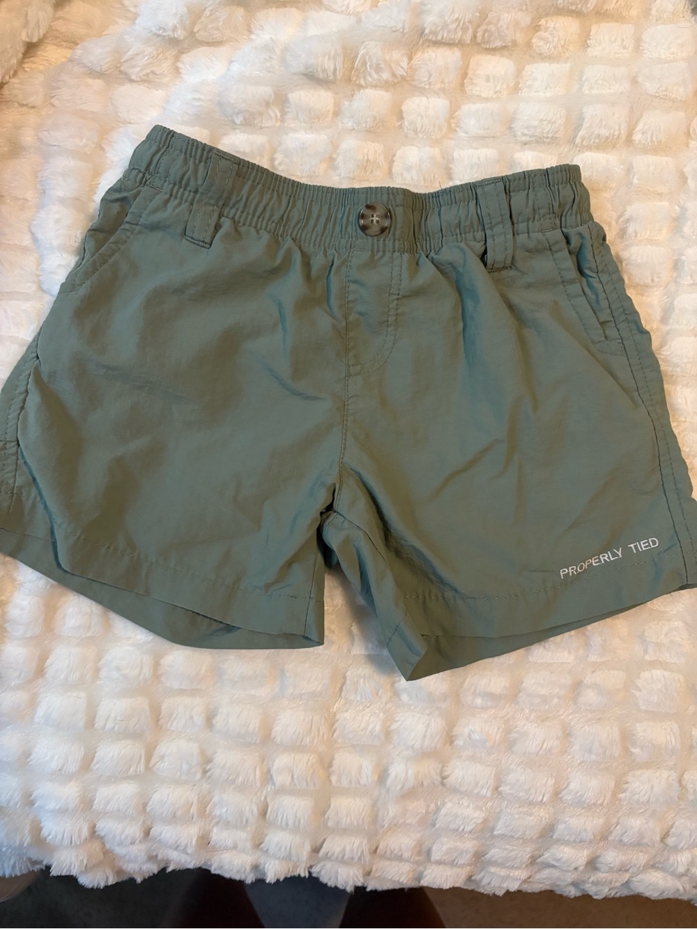 Properly Tied Mallard Short, size 6, Green, EUC